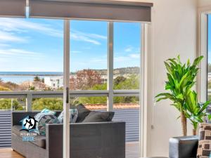 Μπαλκόνι ή βεράντα στο Modern Coastal with Sparkling Sea Views in Victor Harbor +20 φωτογραφίες