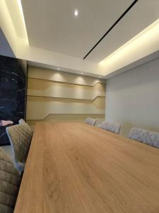 a conference room with a large wooden table and chairs at Venus Home Retreat - Pool,Gym,Playground,Rooftop Garden View in Kampong Lumut Kiri +14 photos