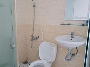 Koupelna v ubytování Nhà nghỉ Mai Lan + 15 fotografií