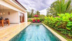 a swimming pool in the backyard of a house at Umah Anyar Villas Ubud in Bedahulu