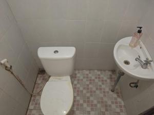 a bathroom with a toilet and a sink at Anggrek Spa & Homestay in Senggigi +6 photos