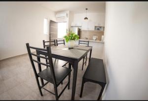 a dining room table and chairs in a kitchen at Selva escondida in Puerto Morelos