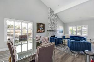 Χώρος καθιστικού στο MV Retreat Pool Spa Fire Pit Family Friendly