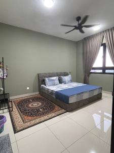 Postel nebo postele na pokoji v ubytování Sky Oasis, KL View, Precint 15 Putrajaya
