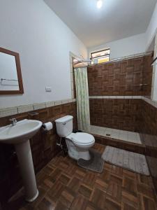 a bathroom with a toilet and a sink at Casa Café in San Lucas Tolimán