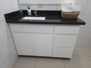 Kuchyň nebo kuchyňský kout v ubytování Villa K-12 + 30 fotografií