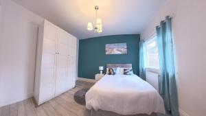Katil atau katil-katil dalam bilik di 3br Ironside Urban Luxe Retreat, FREE parking