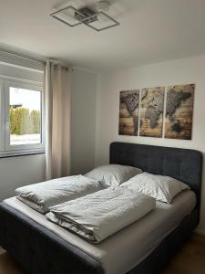 Postel nebo postele na pokoji v ubytování Aarberg Lounge