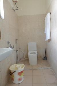 Vannituba majutusasutuses Modern & Spacious 3BHK Near Simco, KK Nagar