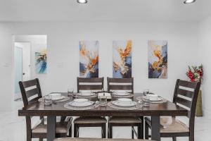 Φωτογραφία από το άλμπουμ του Entire House Pets Events Parties Permitted, 5 minutes drive to beach σε Φορτ Μάγιερς