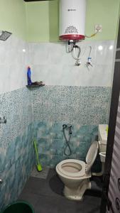 Bilik mandi di We2Beach Homestay