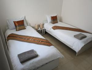 En eller flere senge i et værelse på Centrally Located 3 BR house in Hua Hin