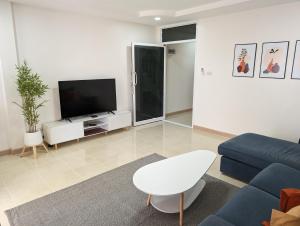 Et tv og/eller underholdning på Centrally Located 3 BR house in Hua Hin