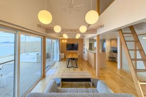 TV a/nebo společenská místnost v ubytování Beach SPA TSUDA 2Dos棟 3Tres棟 + 37 fotografií