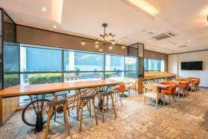 Holiday Inn Express Greater Noida Knowledge Park by IHG的电视和/或娱乐中心