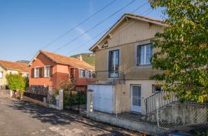 Gallery image of Villa Margot fibre balcon jardin in Millau