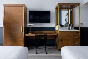 Postel nebo postele na pokoji v ubytování Cambria Hotel Boston Somerville