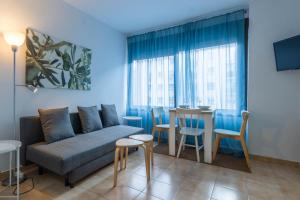 A seating area at Nice and cozy- 1Bd 1Bth- Triana