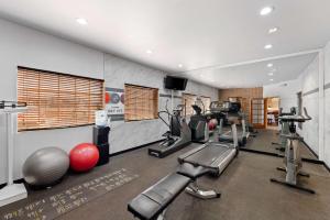 Fitness centrum a/nebo fitness zařízení v ubytování Clarion Inn