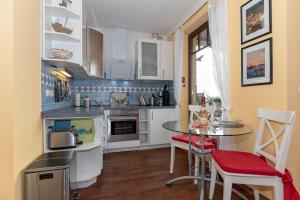 Kuchyň nebo kuchyňský kout v ubytování Urlaubstraeume-am-Meer-Wohnung-6-7-9580