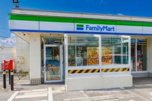 Supermarket nebo jiné obchody v  vily nebo okolí