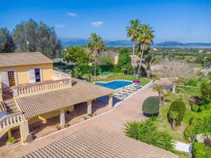 an aerial view of a house with a swimming pool at Casa Judith in Muro