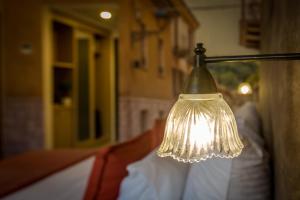 Postel nebo postele na pokoji v ubytování Galilion Hotel