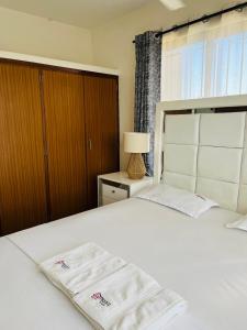 Ένα ή περισσότερα κρεβάτια σε δωμάτιο στο Furnished one bedroom apartment in mombasa +8 φωτογραφίες