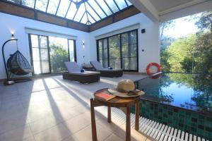 Bazén v ubytování The IBNII - Eco Luxury Resort nebo v jeho okolí
