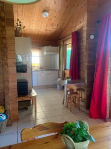 Część wypoczynkowa w obiekcie Chalet 17 tournesol Mauroux