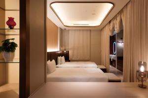 Hotel Springs Makuhari Premier客房内的一张或多张床位