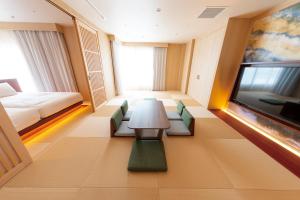 Hotel Springs Makuhari Premier客房内的一张或多张床位