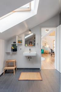 Fotografie z fotogalerie ubytování Loft to Be You-your Mountain -View Sky Home - 2 bedrooms v destinaci Râşnov