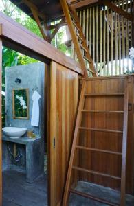 Foto dalla galleria di Coconut Corner - Ocean View Treehouse a Tanah Lot