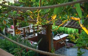 Giardino di Coconut Corner - Ocean View Treehouse