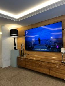 TV a/nebo společenská místnost v ubytování Nida Hotel Cıty Center