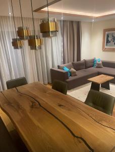 Posezení v ubytování Biancas Luxury Apartment close Ischgl Spa & Pool ganze Ferienwohnung