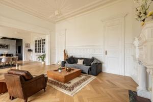 a living room with a couch and a table at Hôtel particulier - Le 119 in Valenciennes