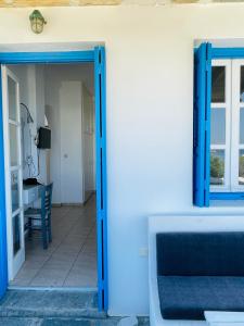 Foto dalla galleria di Iosub Houses & Studios - Cosy Seaside House in Koumbara a Tzamaria