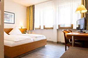 Postel nebo postele na pokoji v ubytování Hotel Aulmann