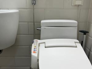 Phòng tắm tại 3 minutes from Myeongdong Subway Station, 3 minutes walk from Seoul Station, Creator's House, Panoramic City View, Clean Accommodation
