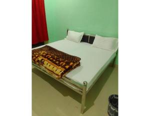 A bed or beds in a room at Ma Parvati residency, Chitrakoot