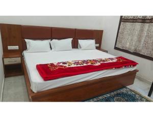 A bed or beds in a room at Ma Parvati residency, Chitrakoot