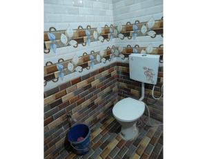 A bathroom at Ma Parvati residency, Chitrakoot