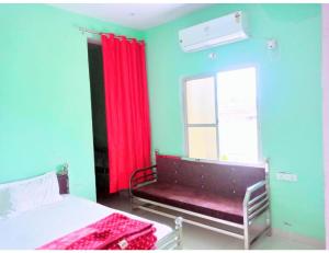 A bed or beds in a room at Ma Parvati residency, Chitrakoot