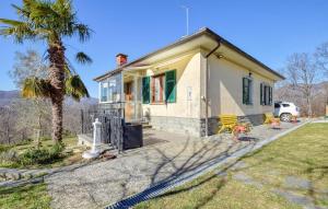 a small house with a palm tree in front of it at Casa Lilly in Varese Ligure