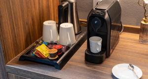 ミュンヘンにあるPLAZA Premium Münchenのコーヒーメーカー(食器、カップ付) +56枚の写真