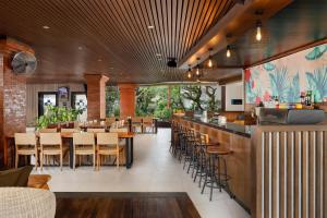 Um restaurante ou outro lugar para comer em Aston Canggu Beach Resort