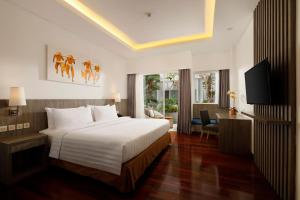 Cama ou camas em um quarto em Aston Canggu Beach Resort