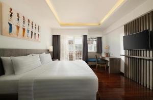 Cama ou camas em um quarto em Aston Canggu Beach Resort